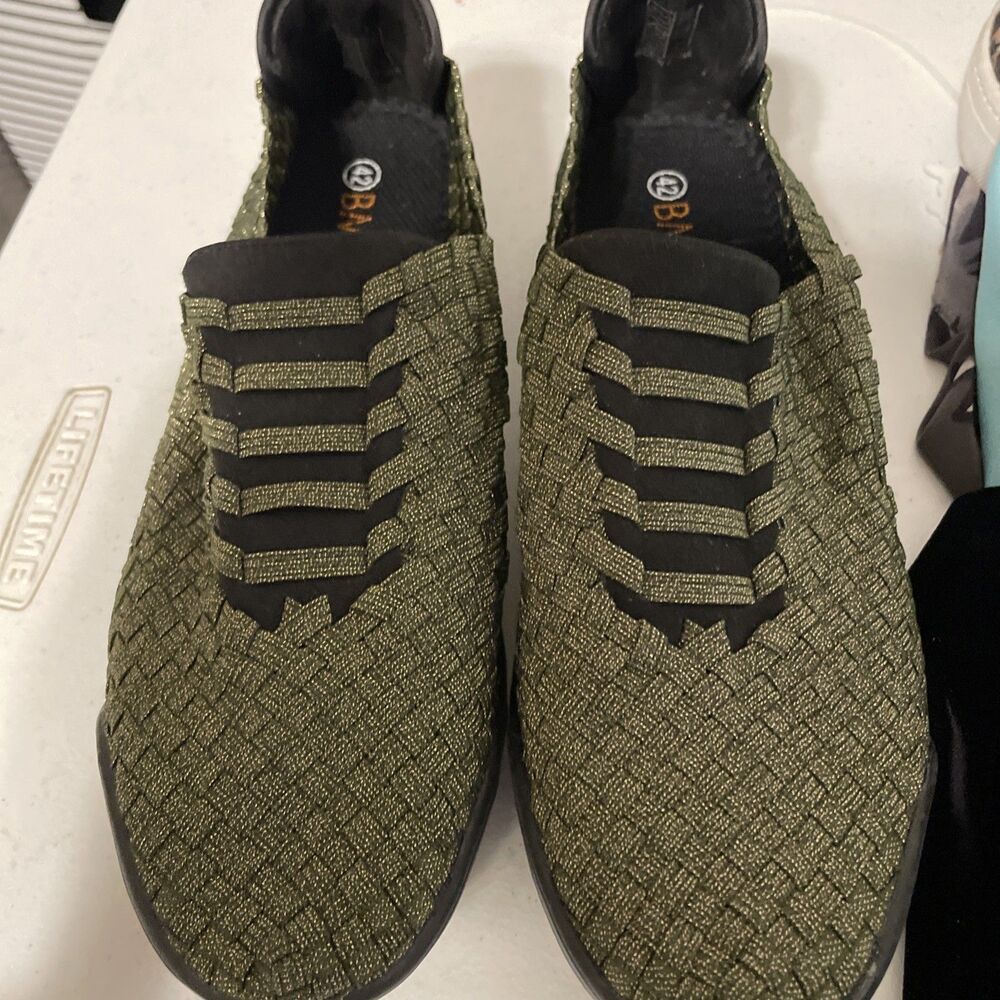 Bernie Mev New York (US 10.5) Victoria Gold Stretch Sneakers Faux Lace Weave